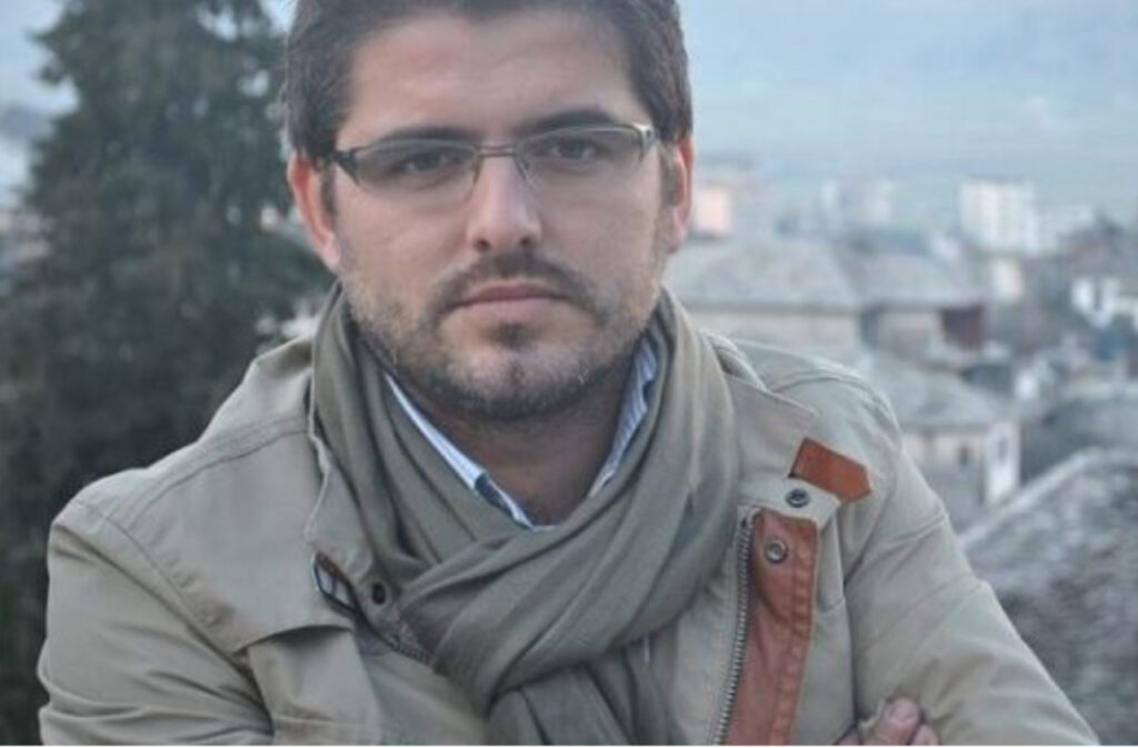 Nuk mban me uje pilafi! Gazetari Marin Mema u drejtohet me gjuhe te ashper politikaneve