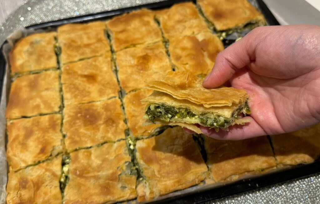 Byrek shtëpie me 2-Petë-Më i lehtë se sa mendoni!