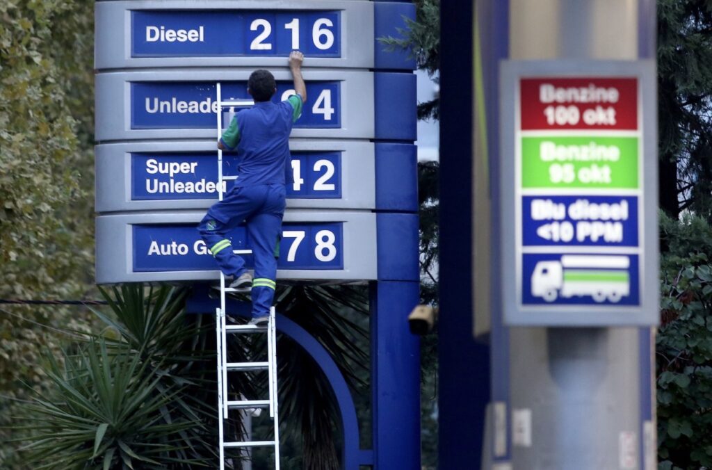Ulet çmimi i naftes, bordi vendos çmimet e reja per karburantet